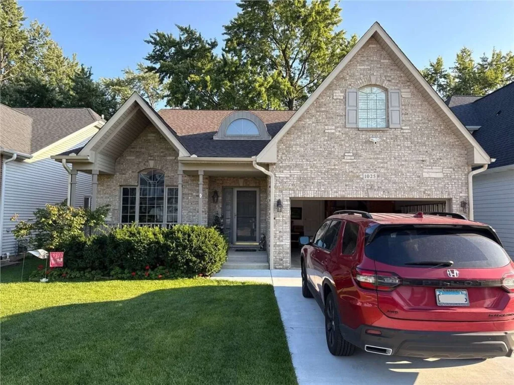 Completed roofing project on Oxford Street in Downers Grove, Illinois