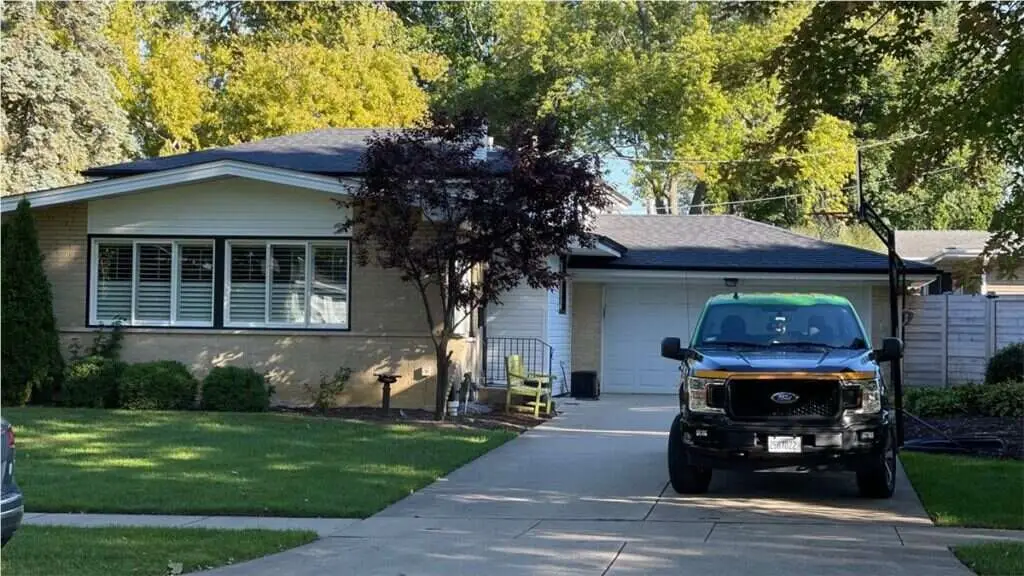 Roofing, siding and gutter project on East Comfort Lane in Palatine, IL
